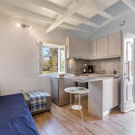 K And B Corfustudios