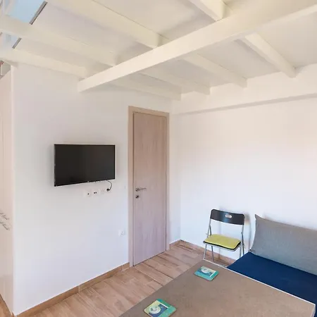 K And B Corfustudios